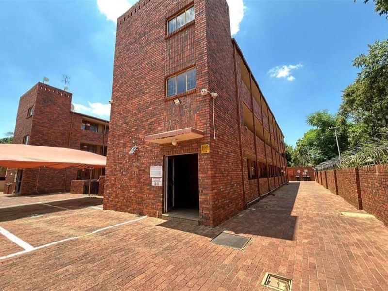 Neat 2-Bedroom Apartment in Pretoria North - Photo 2