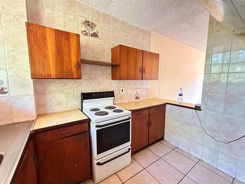 Neat 2-Bedroom Apartment in Pretoria North - Photo 3