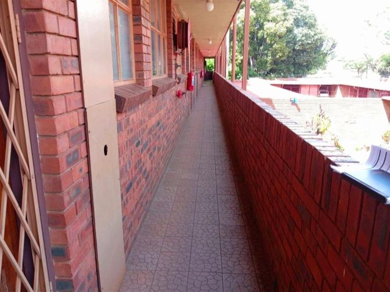 Neat 2-Bedroom Apartment in Pretoria North - Photo 10