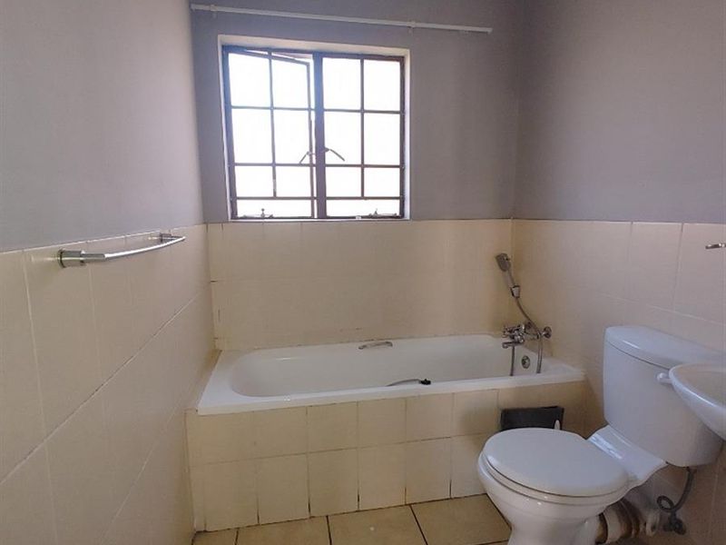 2 Bedroom,1Bath Apartment for rent in Halfway house - Photo 8