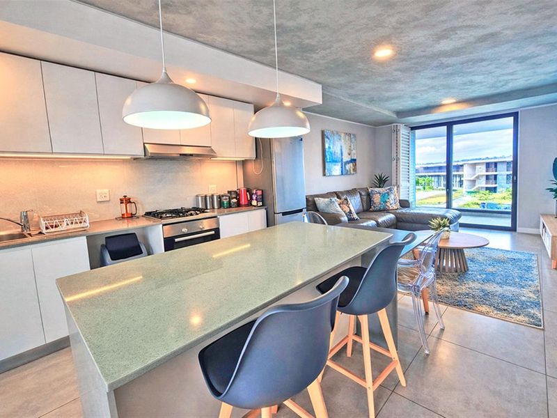 Available Immediately! Stunning Furnished Apartment to Let! - Photo 2