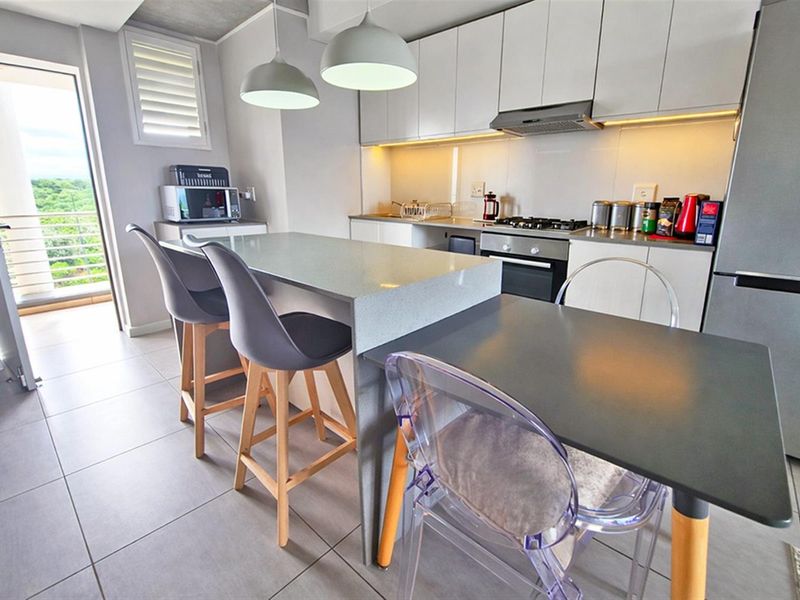 Available Immediately! Stunning Furnished Apartment to Let! - Photo 4