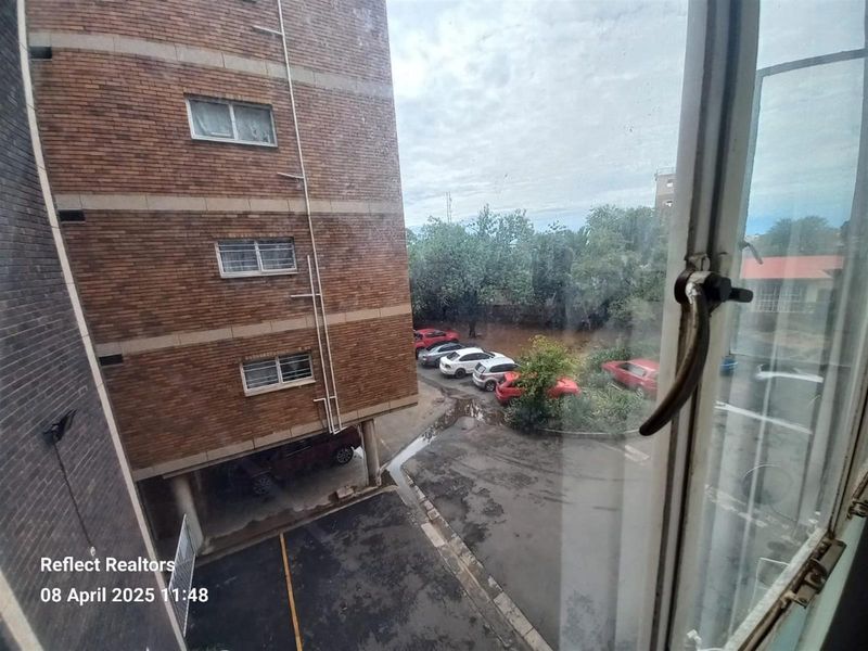 Studio Apartment For Sale in Kimberley - Photo 2