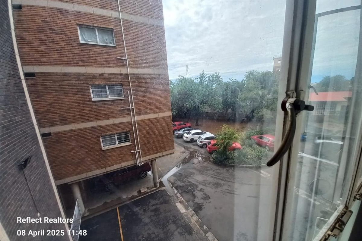 Studio Apartment For Sale in Kimberley - Photo 2