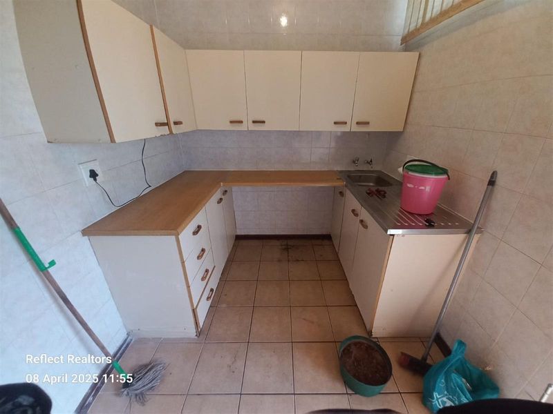 Studio Apartment For Sale in Kimberley - Photo 4