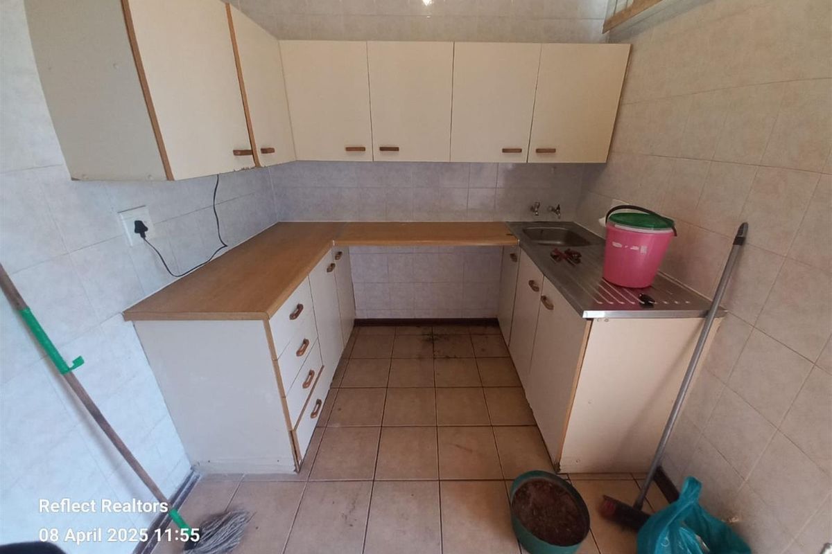 Studio Apartment For Sale in Kimberley - Photo 4