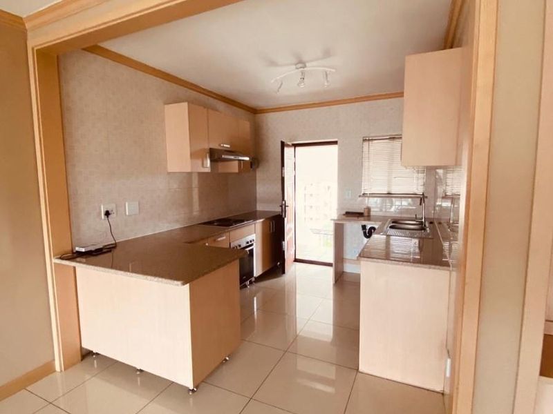 2 Bed,1 Bath apartment for rent in Noordwyk - Photo 2