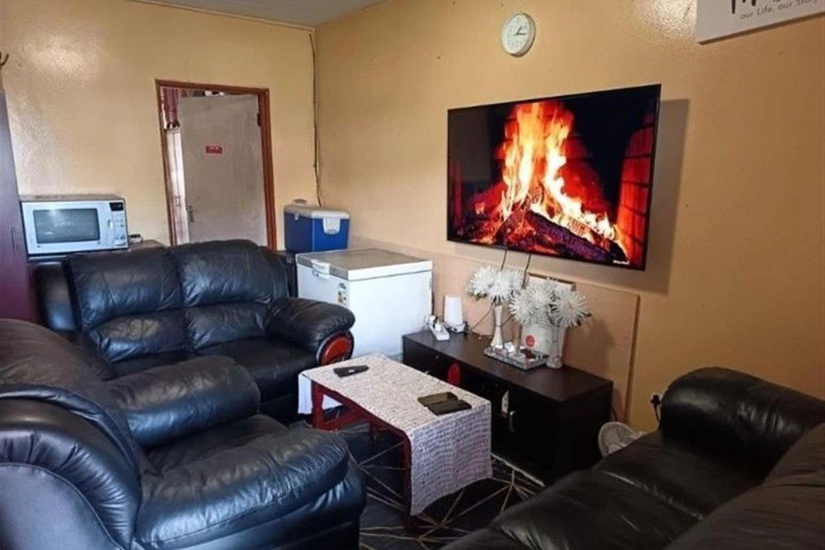 Apartment For Sale in LIMPOPO FLATS, FRIENDSHIPTOWN - Photo 3