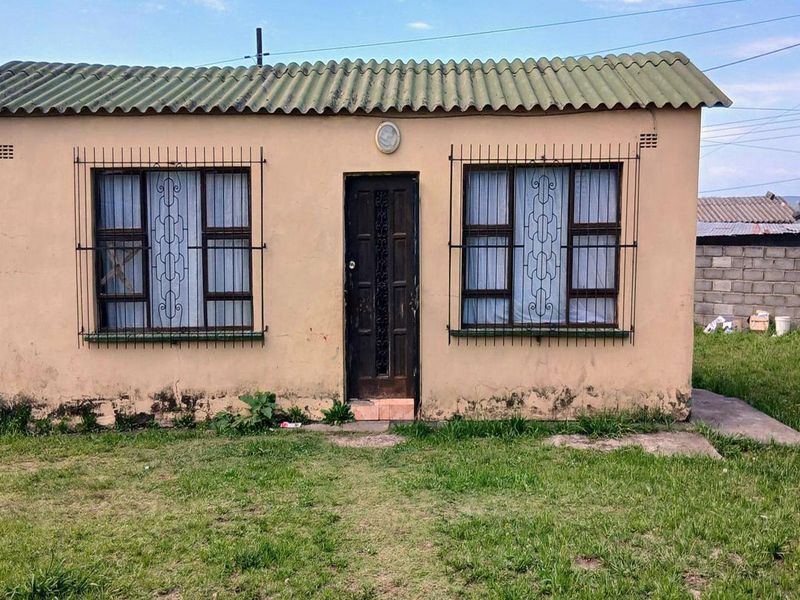 House For Sale in Mdantsane 2bedroom fully walled - Photo 2