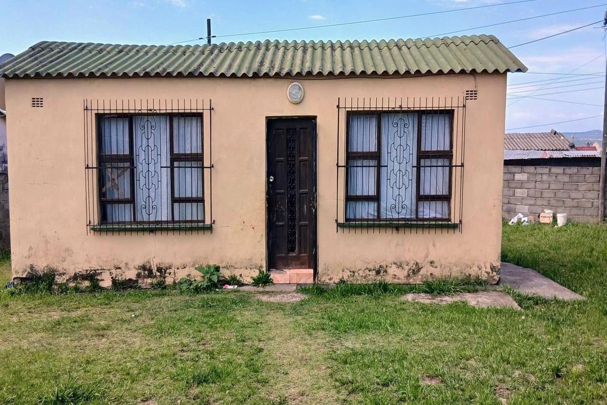 House For Sale in Mdantsane 2bedroom fully walled - Photo 2