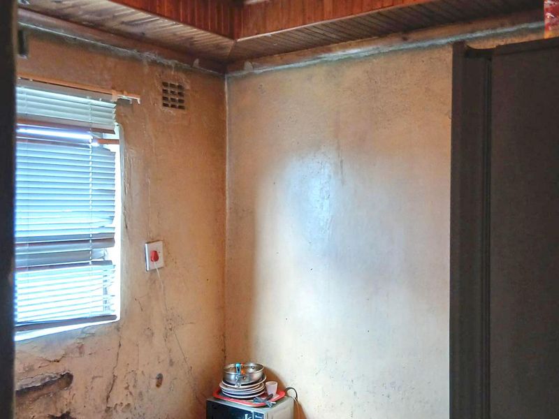 House For Sale in Mdantsane 2bedroom fully walled - Photo 4