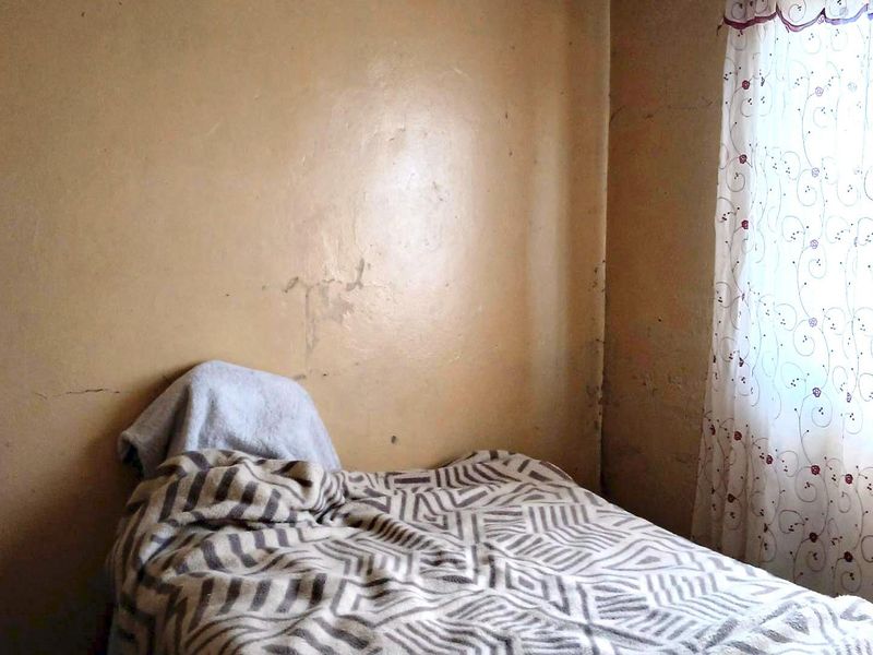 House For Sale in Mdantsane 2bedroom fully walled - Photo 5