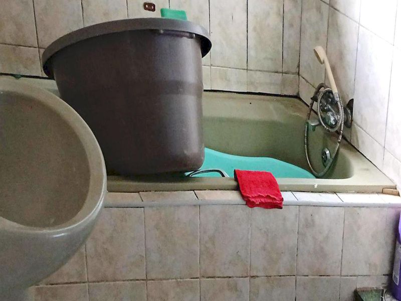 House For Sale in Mdantsane 2bedroom fully walled - Photo 8