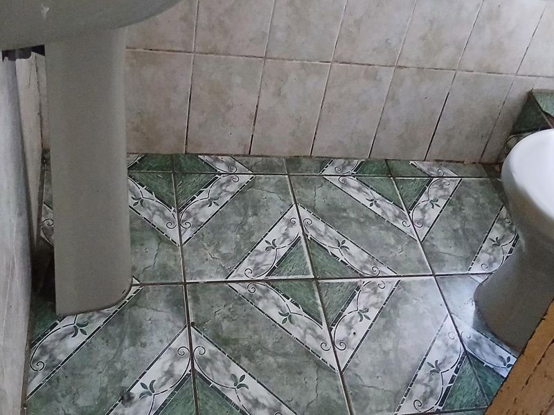 House For Sale in Mdantsane 2bedroom fully walled - Photo 7