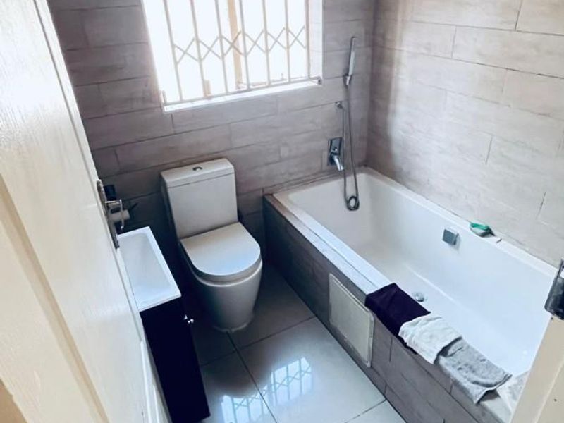 Ivestors!! Three Bedroom House with 3 1 bedroom Apartments for Sale in The Reeds, Centurion - Photo 6