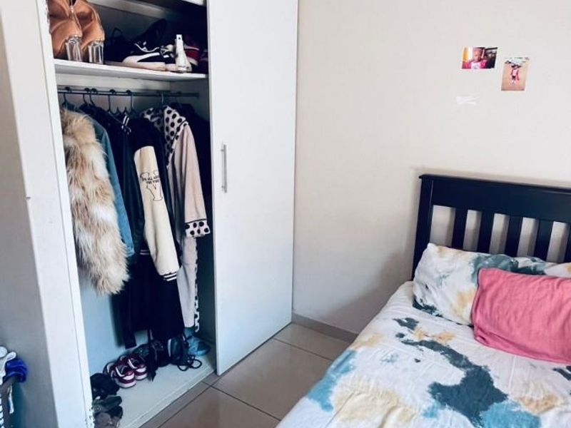 Ivestors!! Three Bedroom House with 3 1 bedroom Apartments for Sale in The Reeds, Centurion - Photo 8