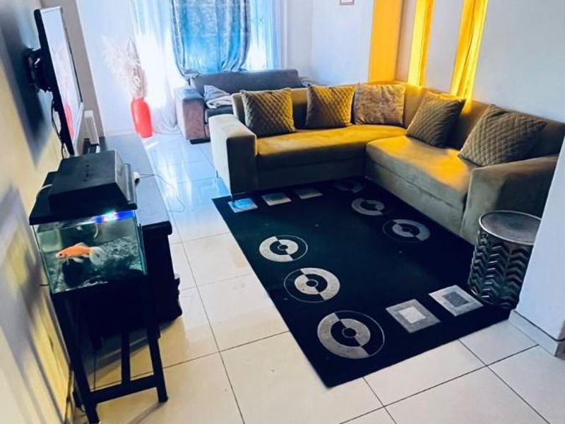 Ivestors!! Three Bedroom House with 3 1 bedroom Apartments for Sale in The Reeds, Centurion - Photo 2