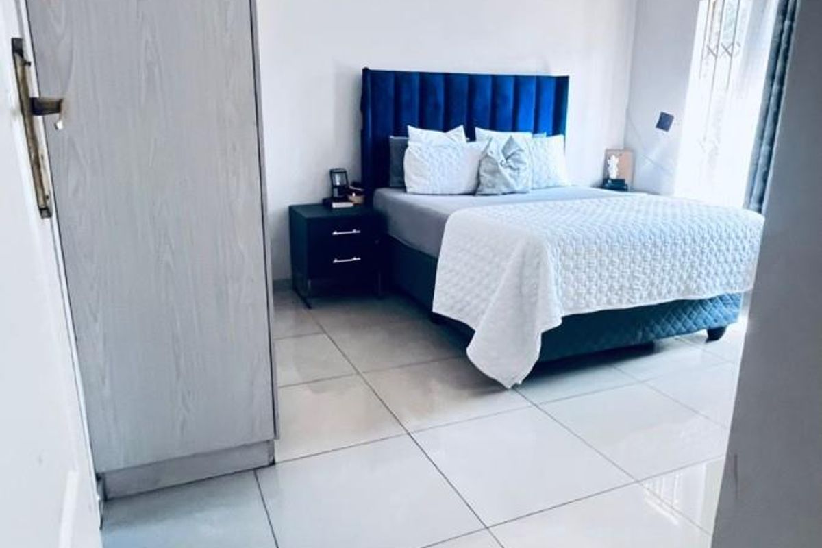 Ivestors!! Three Bedroom House with 3 1 bedroom Apartments for Sale in The Reeds, Centurion - Photo 4