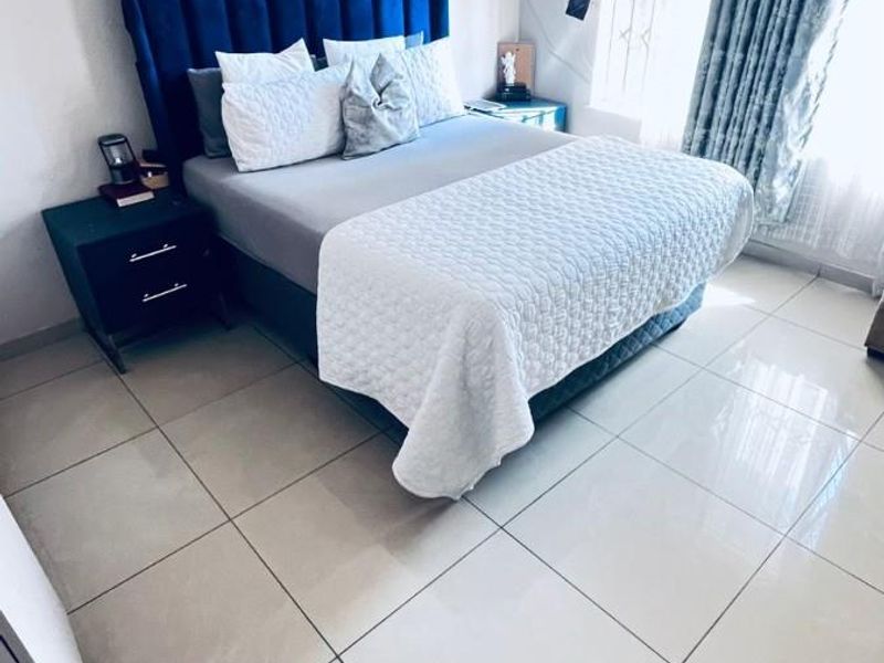 Ivestors!! Three Bedroom House with 3 1 bedroom Apartments for Sale in The Reeds, Centurion - Photo 5