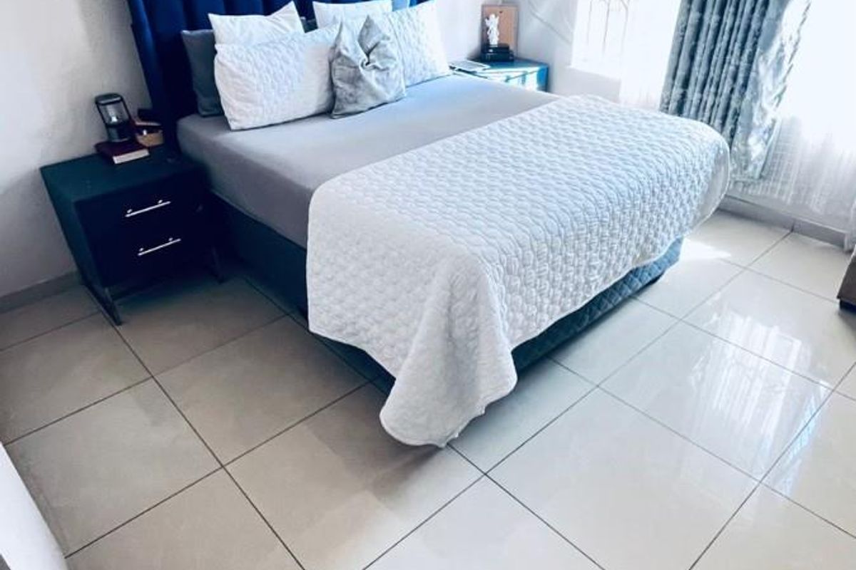 Ivestors!! Three Bedroom House with 3 1 bedroom Apartments for Sale in The Reeds, Centurion - Photo 5