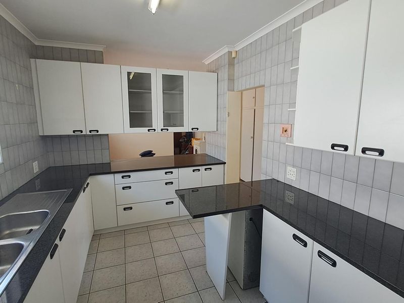 4 Bedroom House For Sale in Panorama, Malmesbury - Photo 10