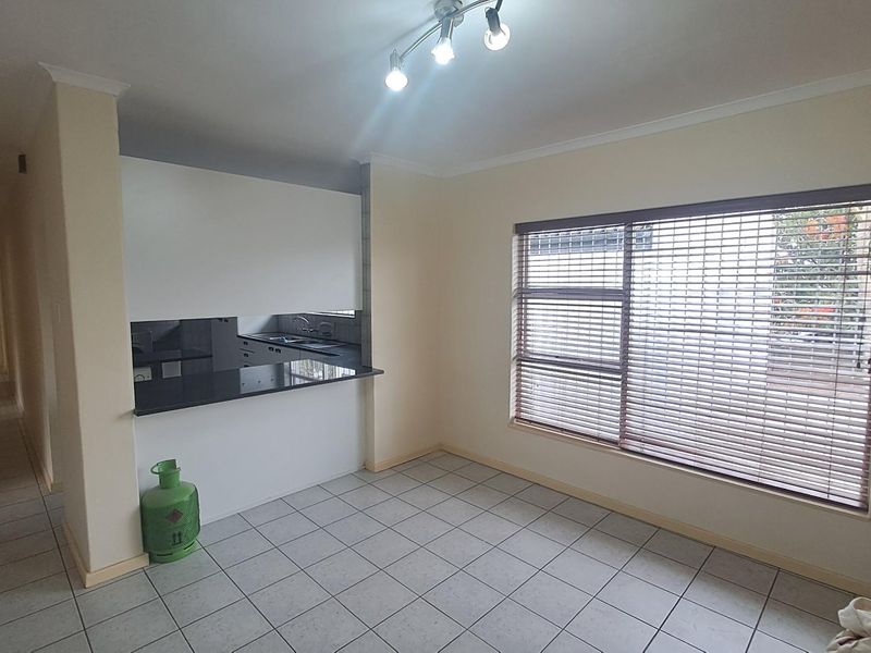 4 Bedroom House For Sale in Panorama, Malmesbury - Photo 8