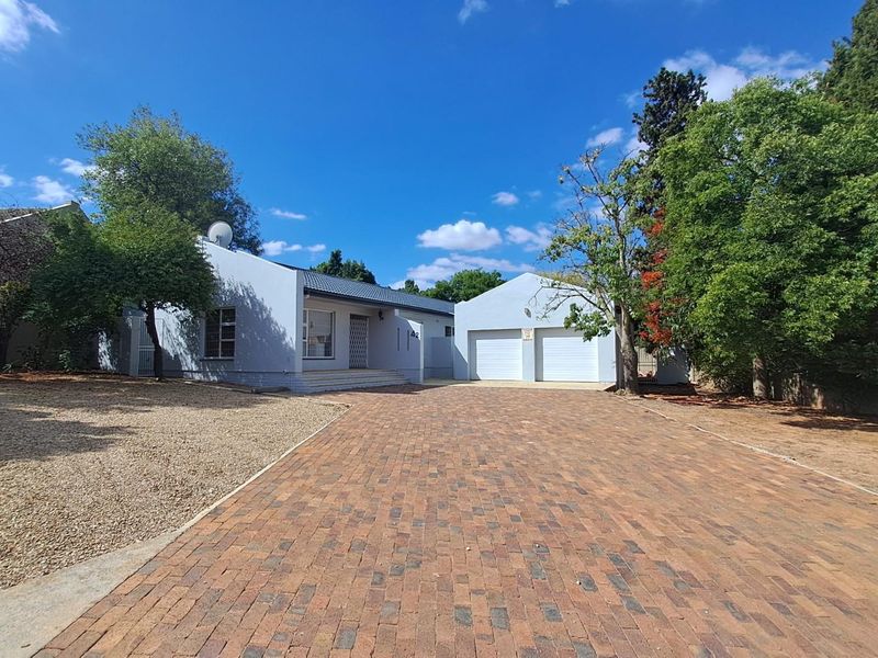 4 Bedroom House For Sale in Panorama, Malmesbury - Photo 2