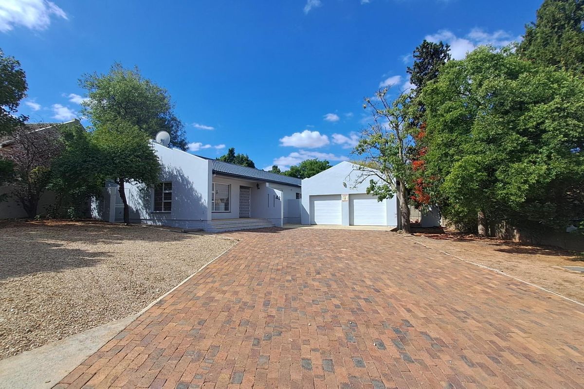 4 Bedroom House For Sale in Panorama, Malmesbury - Photo 2
