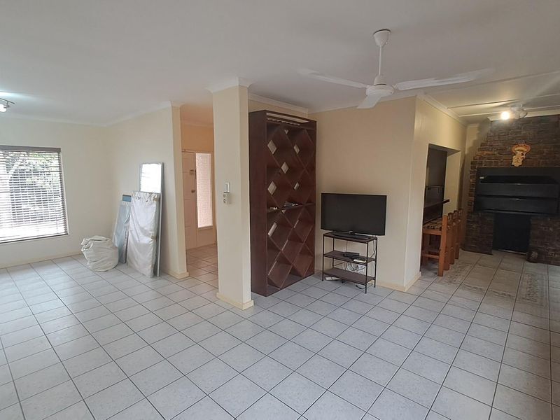 4 Bedroom House For Sale in Panorama, Malmesbury - Photo 4