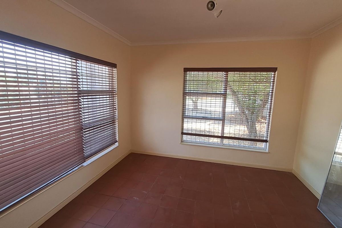 4 Bedroom House For Sale in Panorama, Malmesbury - Photo 3