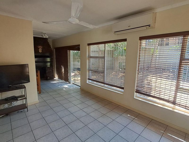 4 Bedroom House For Sale in Panorama, Malmesbury - Photo 5