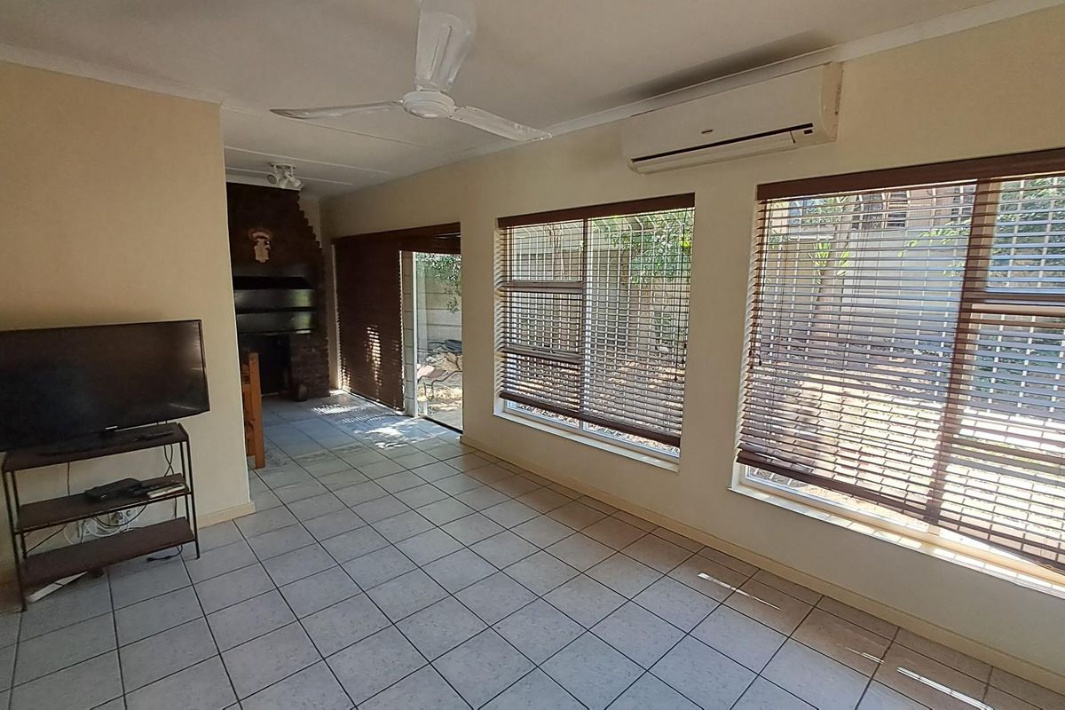 4 Bedroom House For Sale in Panorama, Malmesbury - Photo 5