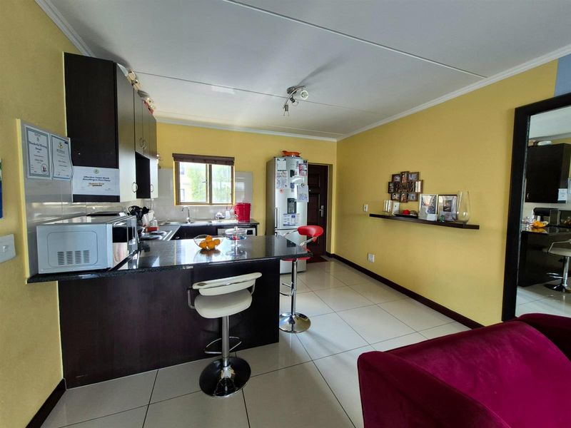 Apartment For Sale in Erand Gardens Midrand - Photo 4