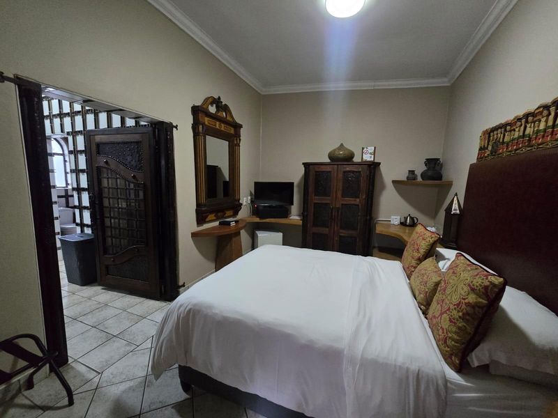 Luxury Fully Serviced Extended-Stay Suites - Photo 4