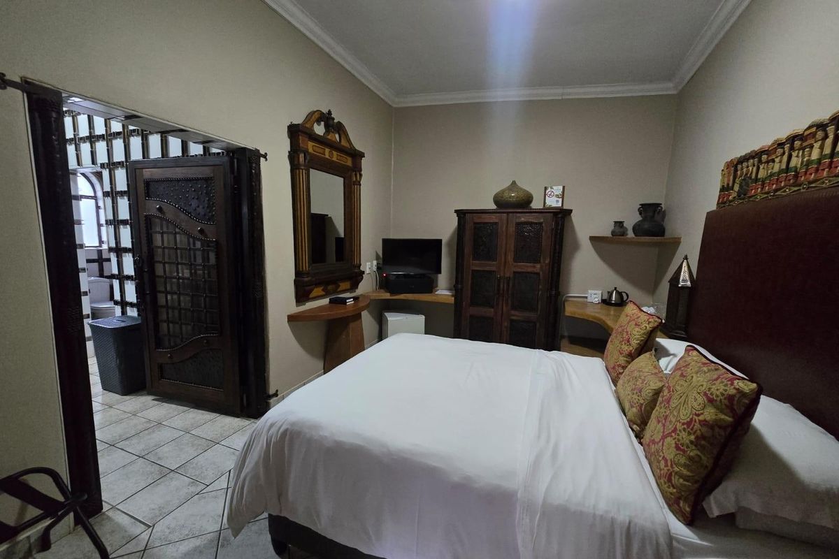 Luxury Fully Serviced Extended-Stay Suites - Photo 4