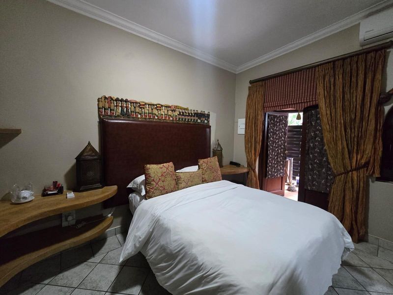 Luxury Fully Serviced Extended-Stay Suites - Photo 5