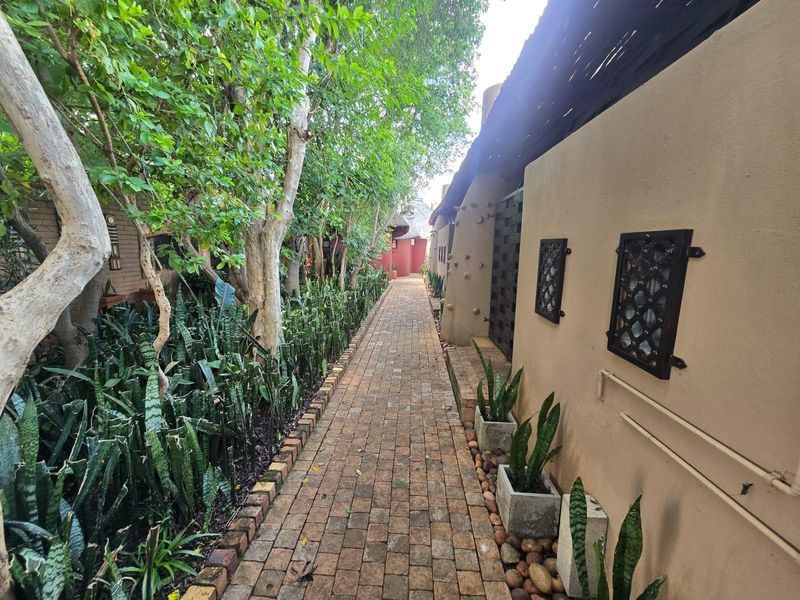 Luxury Fully Serviced Extended-Stay Suites - Photo 9