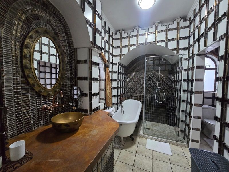 Luxury Fully Serviced Extended-Stay Suites - Photo 7