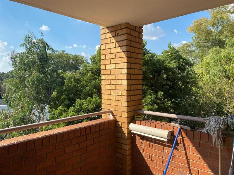 Charming Two Bedroom Apartment for Sale in Die Hoewes - Photo 8