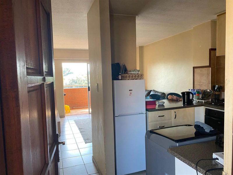 Charming Two Bedroom Apartment for Sale in Die Hoewes - Photo 6