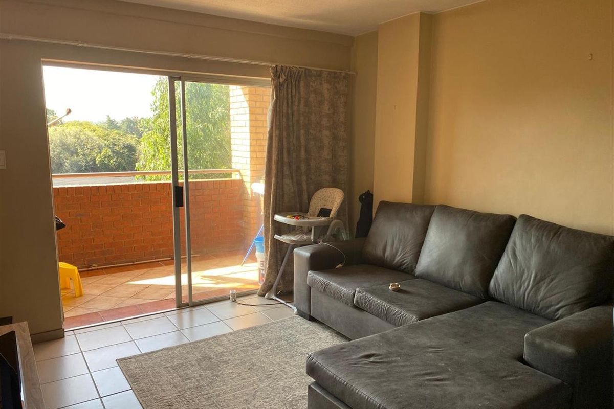 Charming Two Bedroom Apartment for Sale in Die Hoewes - Photo 2