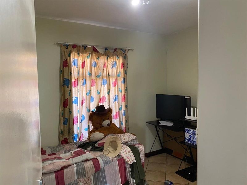 Charming Two Bedroom Apartment for Sale in Die Hoewes - Photo 4