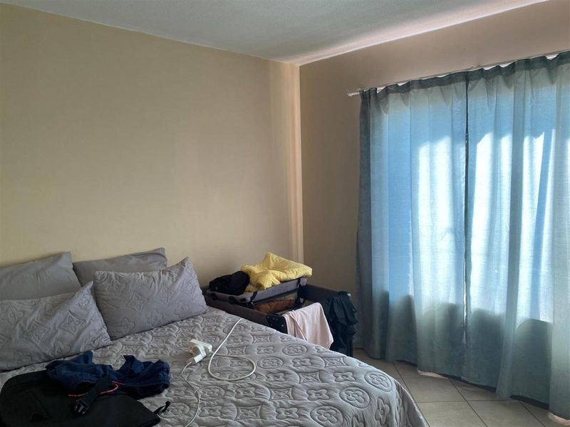 Charming Two Bedroom Apartment for Sale in Die Hoewes - Photo 3