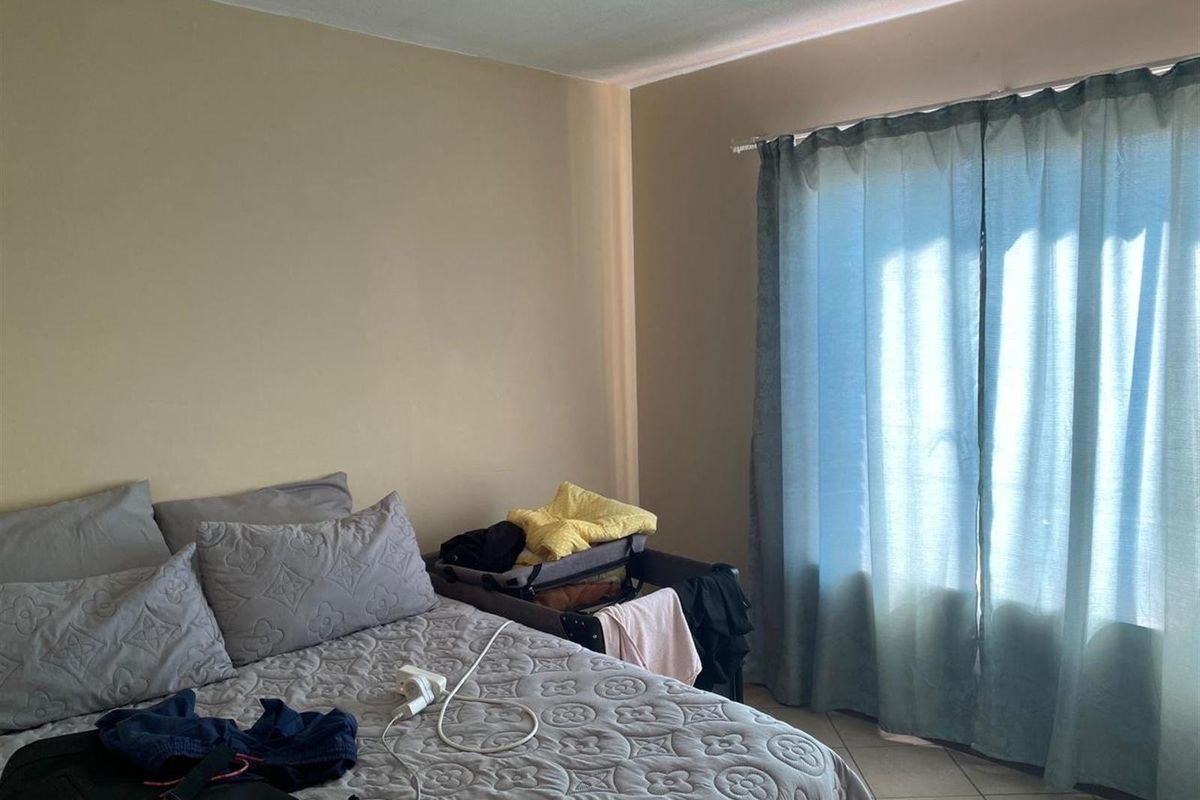 Charming Two Bedroom Apartment for Sale in Die Hoewes - Photo 3