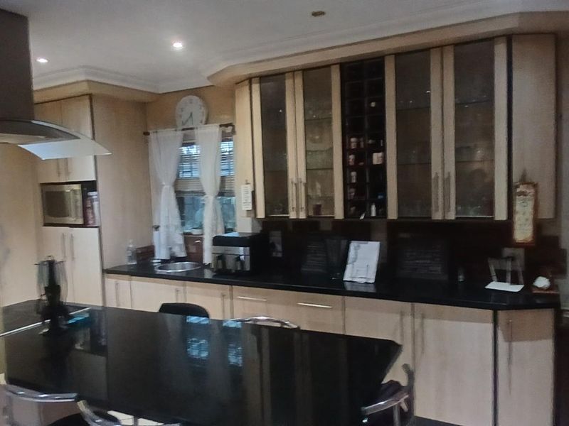 Charming 3-Bedroom Family Home for Sale in Rietfontein, Pretoria - Magaliesberg Foothills - Photo 9