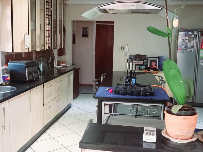 Charming 3-Bedroom Family Home for Sale in Rietfontein, Pretoria - Magaliesberg Foothills - Photo 7