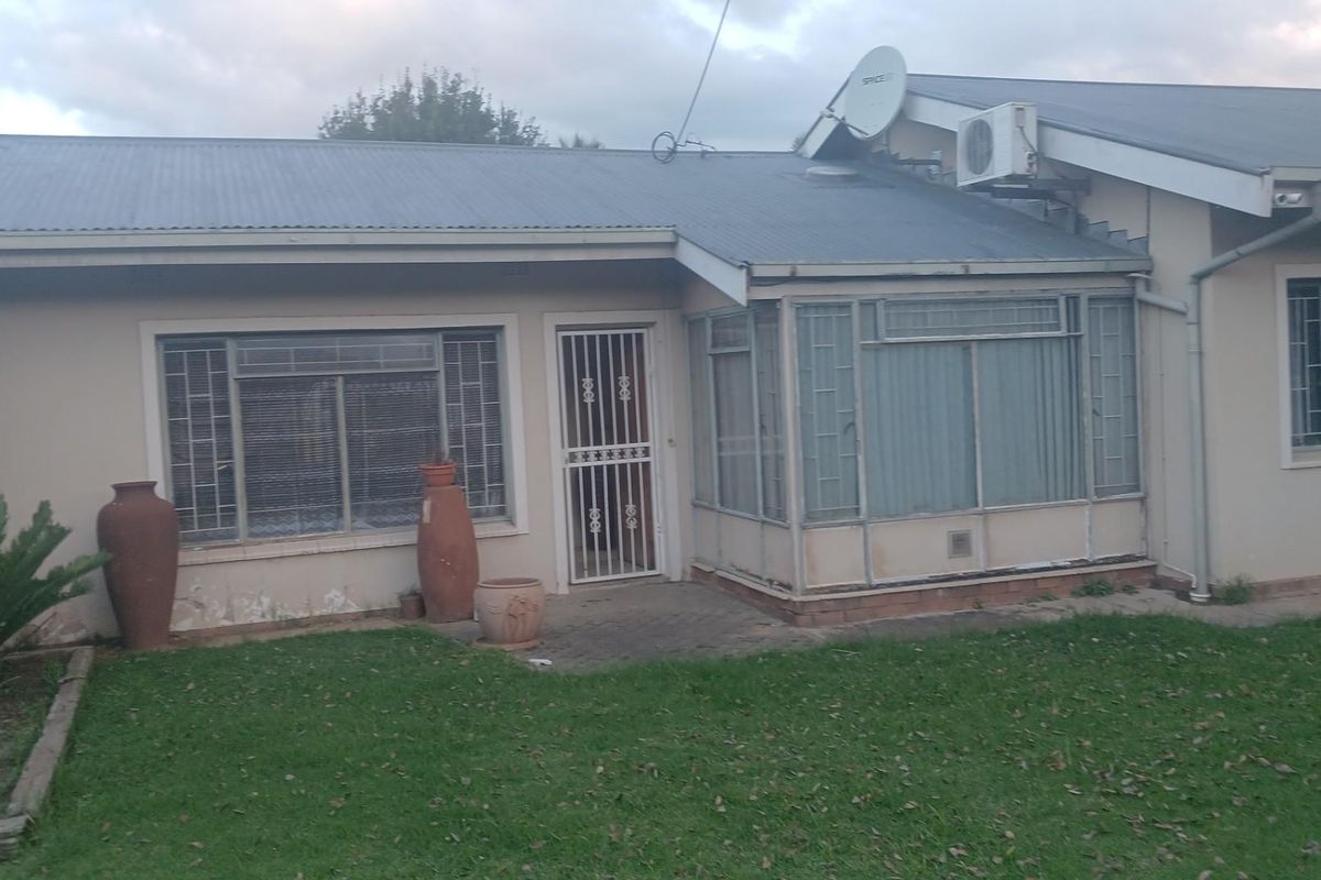Charming 3-Bedroom Family Home for Sale in Rietfontein, Pretoria - Magaliesberg Foothills - Photo 2