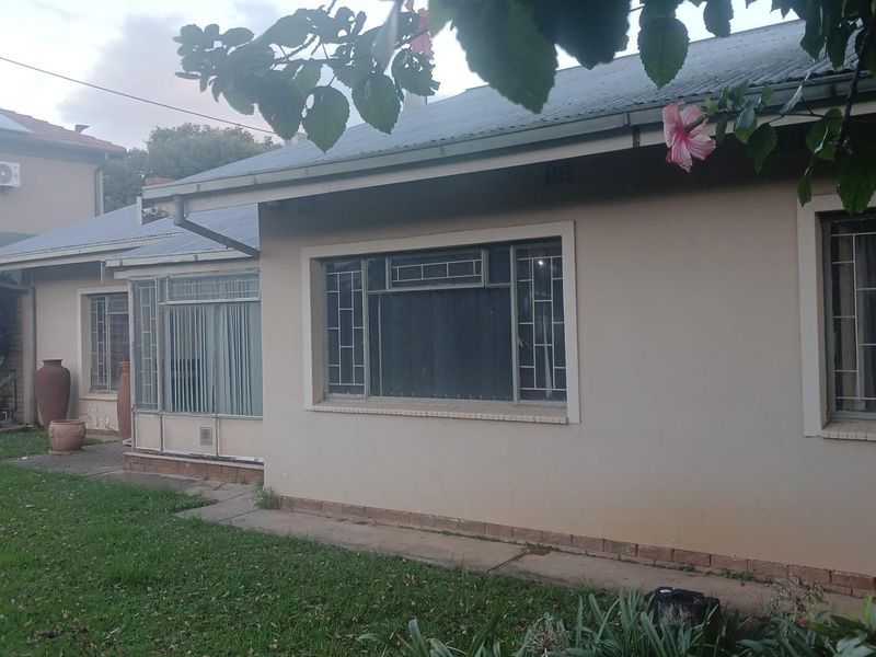 Charming 3-Bedroom Family Home for Sale in Rietfontein, Pretoria - Magaliesberg Foothills - Photo 3