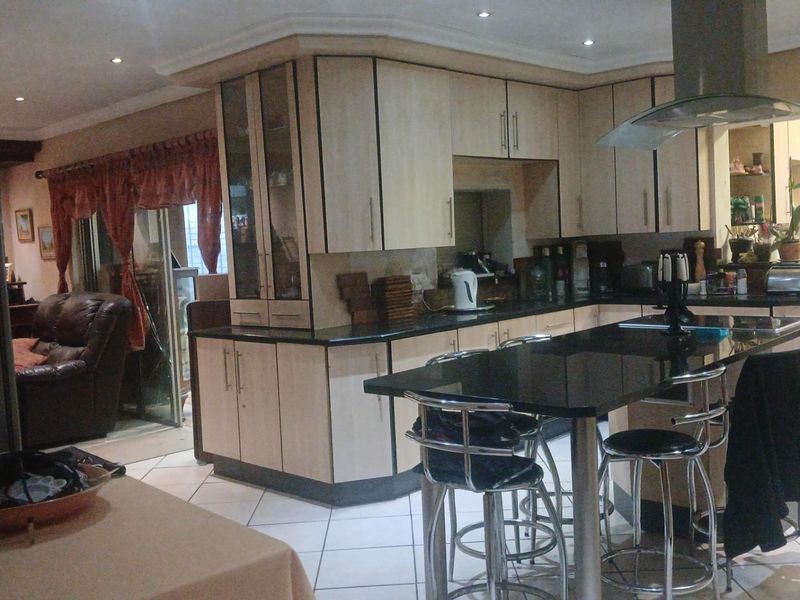 Charming 3-Bedroom Family Home for Sale in Rietfontein, Pretoria - Magaliesberg Foothills - Photo 5