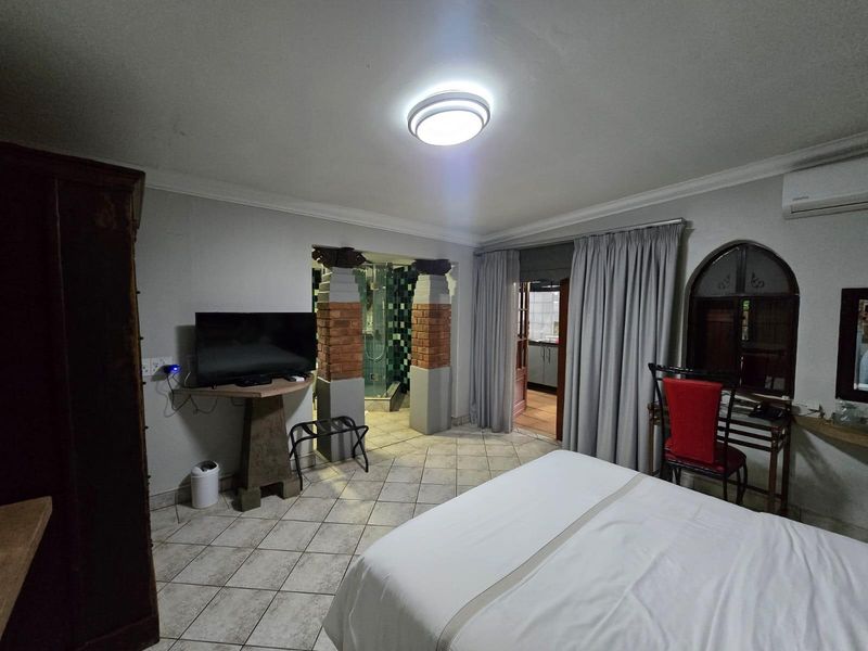 Luxury Fully Serviced Extended-Stay Studio Apartment - Photo 10